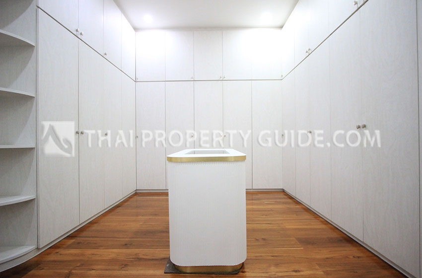 House with Private Pool in Sukhumvit 